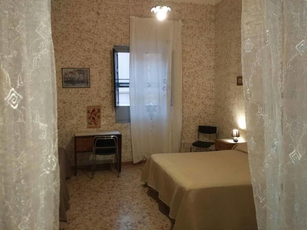 Appartamenti Piazza Vittorio Trapani Eksteriør billede